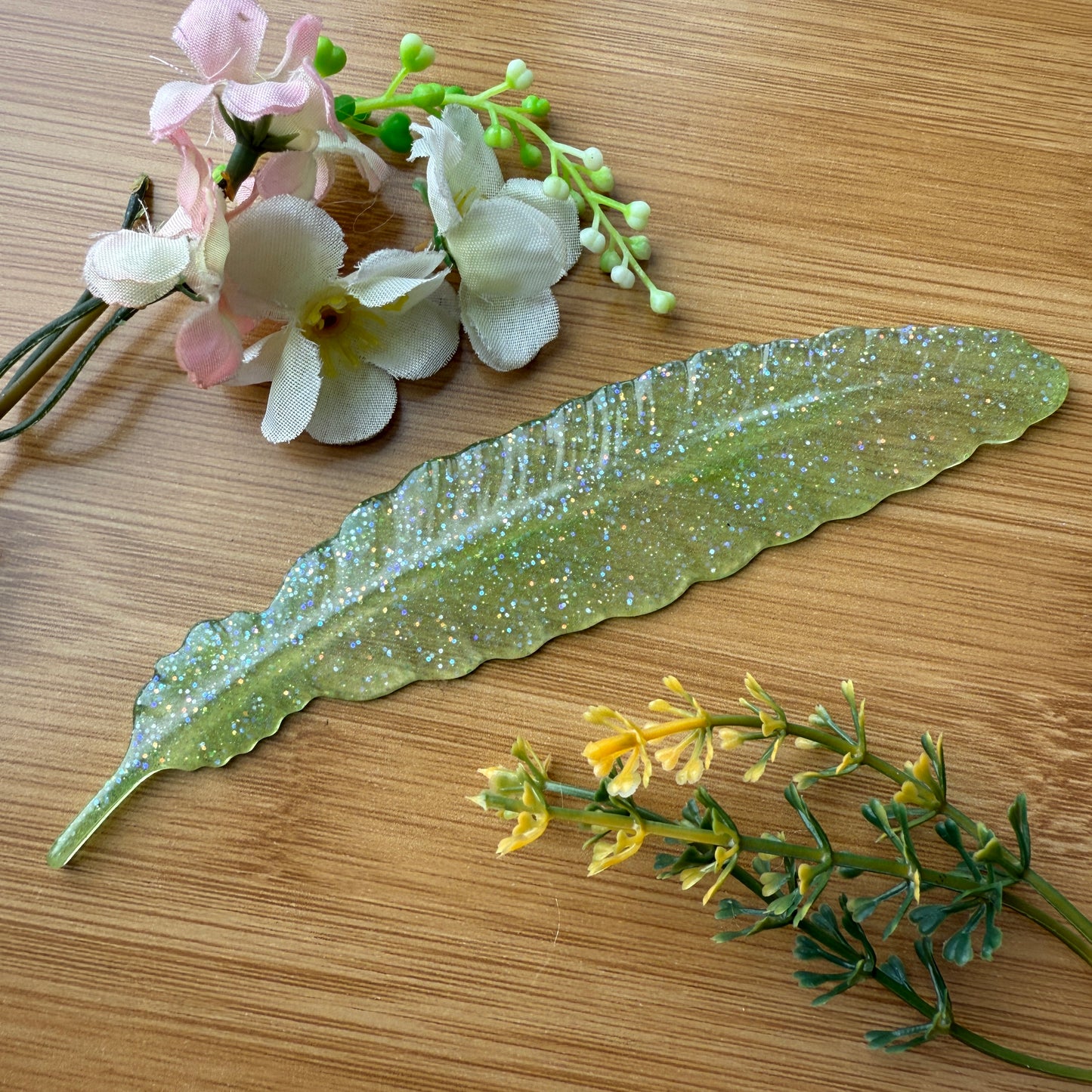 Bookmark: Resin Feather Bookmark (FBKM07)