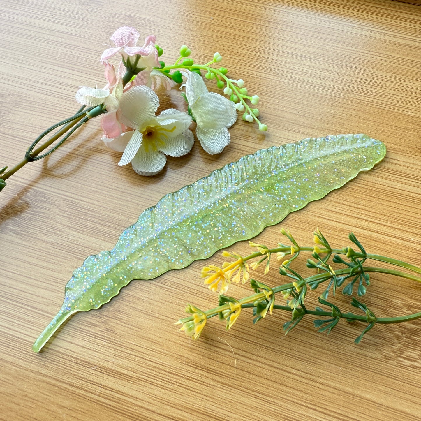 Bookmark: Resin Feather Bookmark (FBKM07)